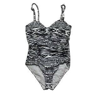 Torrid 0 geo print one piece swimsuit black and white